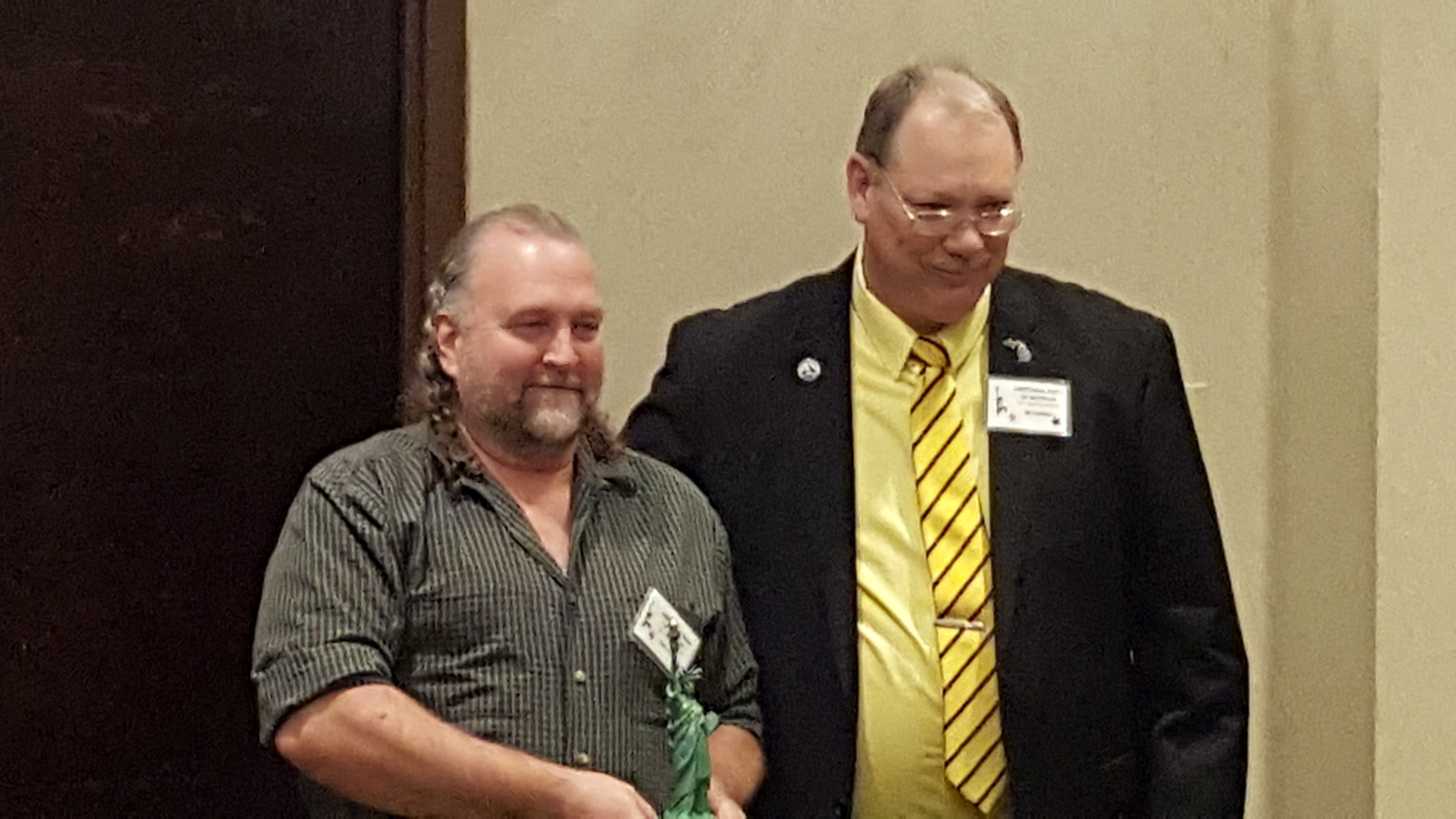 Producer of Liberty Award winner Bob Broda (Left) receives his award from State Chair Bill Gelineau.